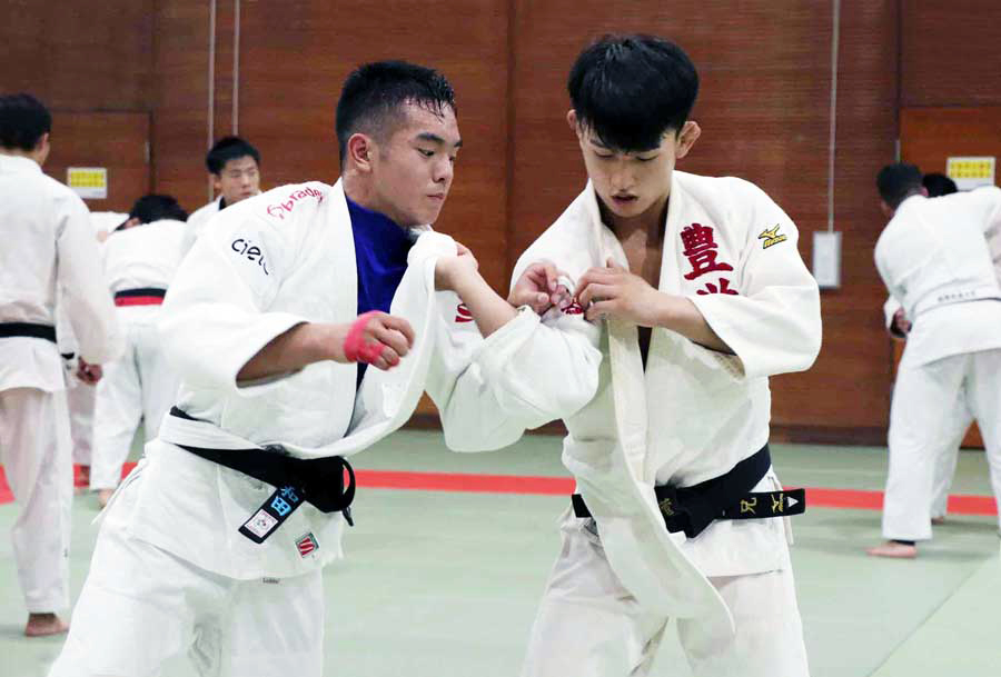 Judocas paulistas entram na rotina de treinos com os alunos da Budo University
