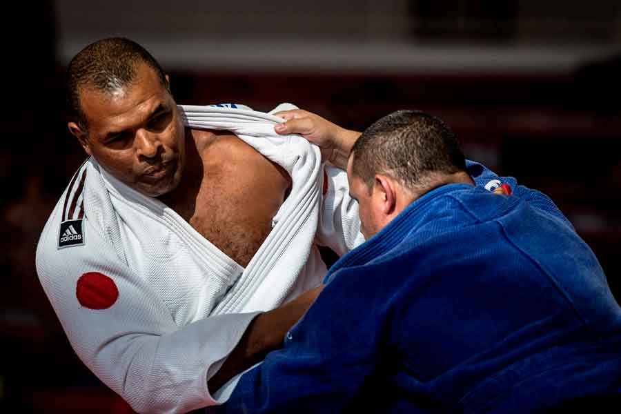 Maior judoca paralímpico da história, Antônio Tenório é internado com covid em SP