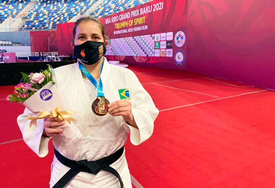 Meg Emmerich (PR) e Alana Maldonado (SP) conquistam o ouro no Grand Prix de Judô de Baku