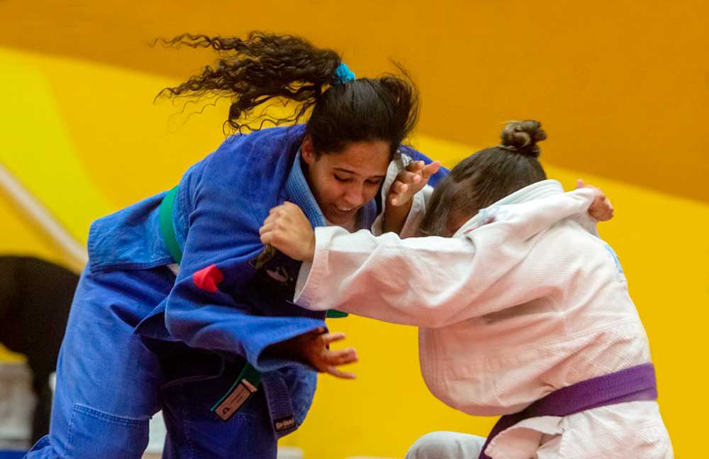 Inspirada no ouro de Rafaela Silva na Rio 2016, Karoline vai à luta