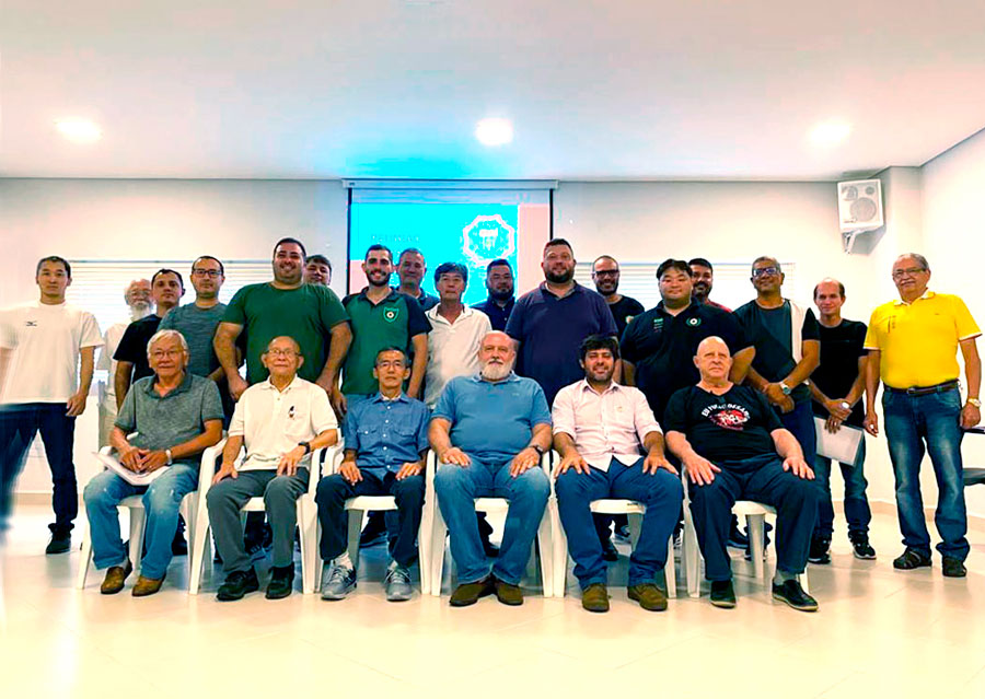 Professores e dirigentes da 4ª DR Alta Paulista prestigiam reunião anual da FPJudô