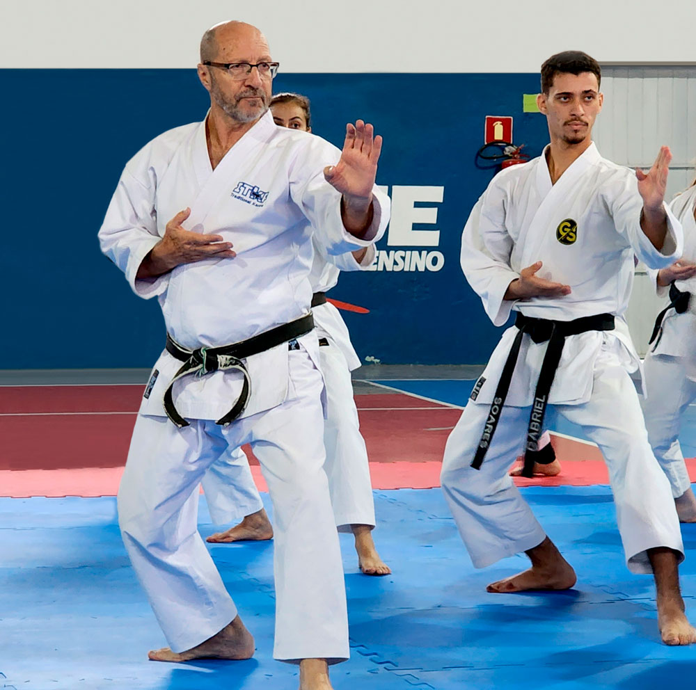 Gilberto Gaertner participa do primeiro treino da seleção paranaense de karatê-dô tradicional