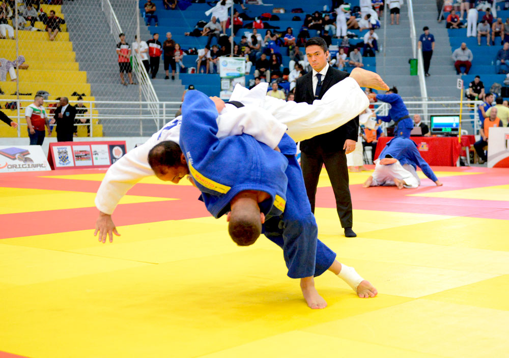 Campeonato paulista por faixas leva cerca de 700 judocas a Itapecerica da Serra