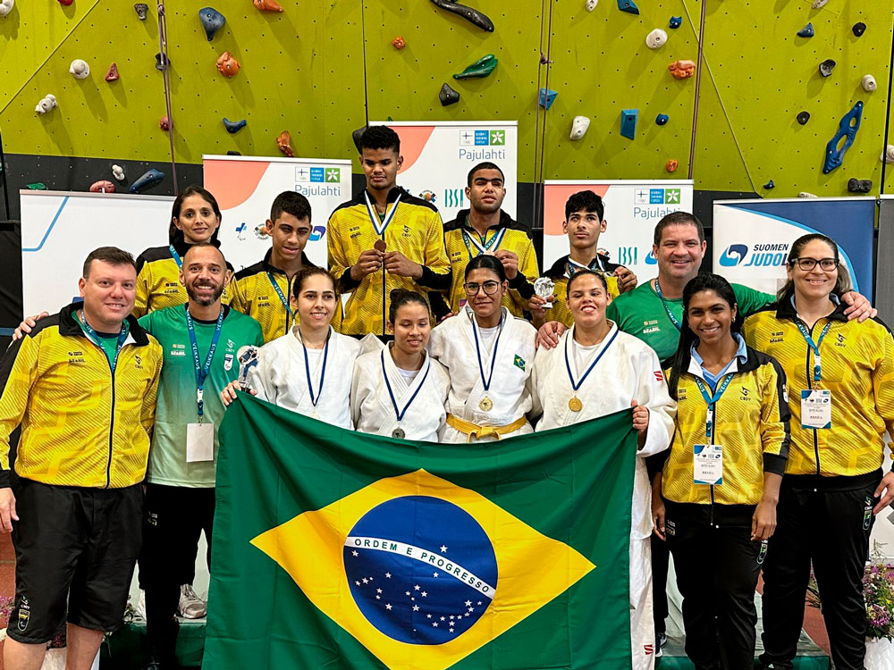 Jovens judocas ganham sete medalhas para o Brasil em torneio na Finlândia
