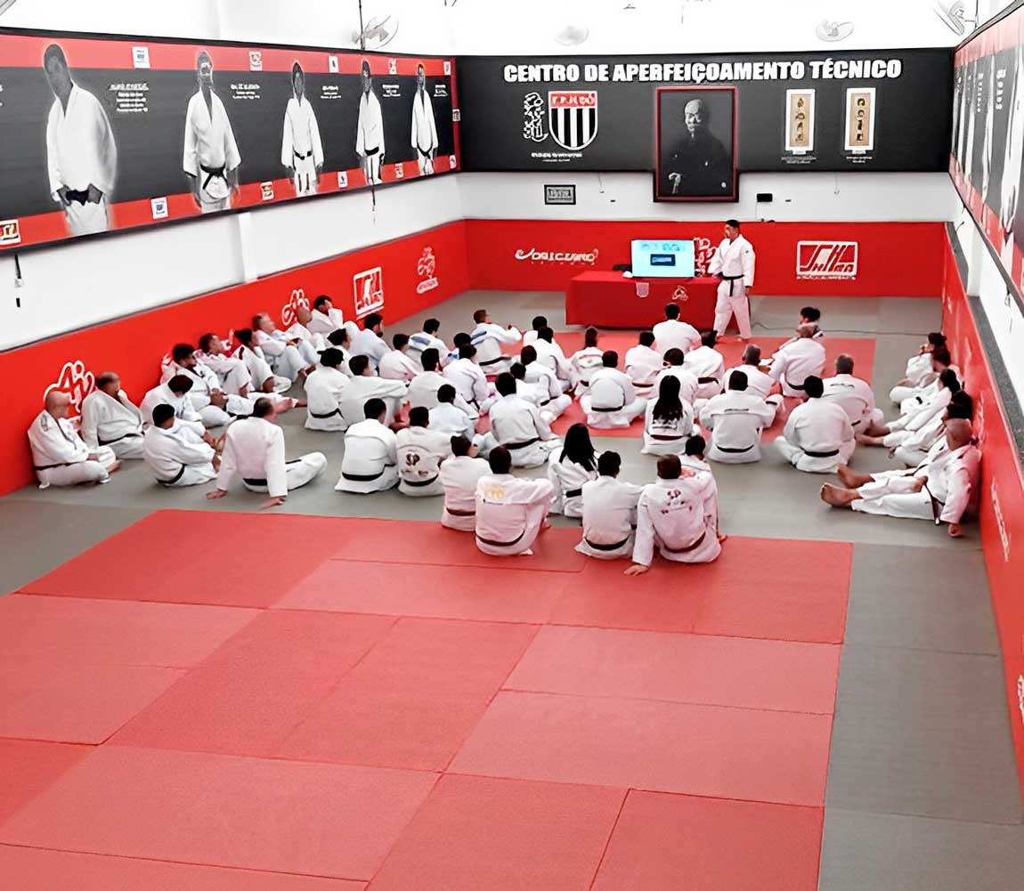 Workshop de oficias técnicos da capital leva 54 judocas ao Centro de Aperfeiçoamento Técnico da FPJudô