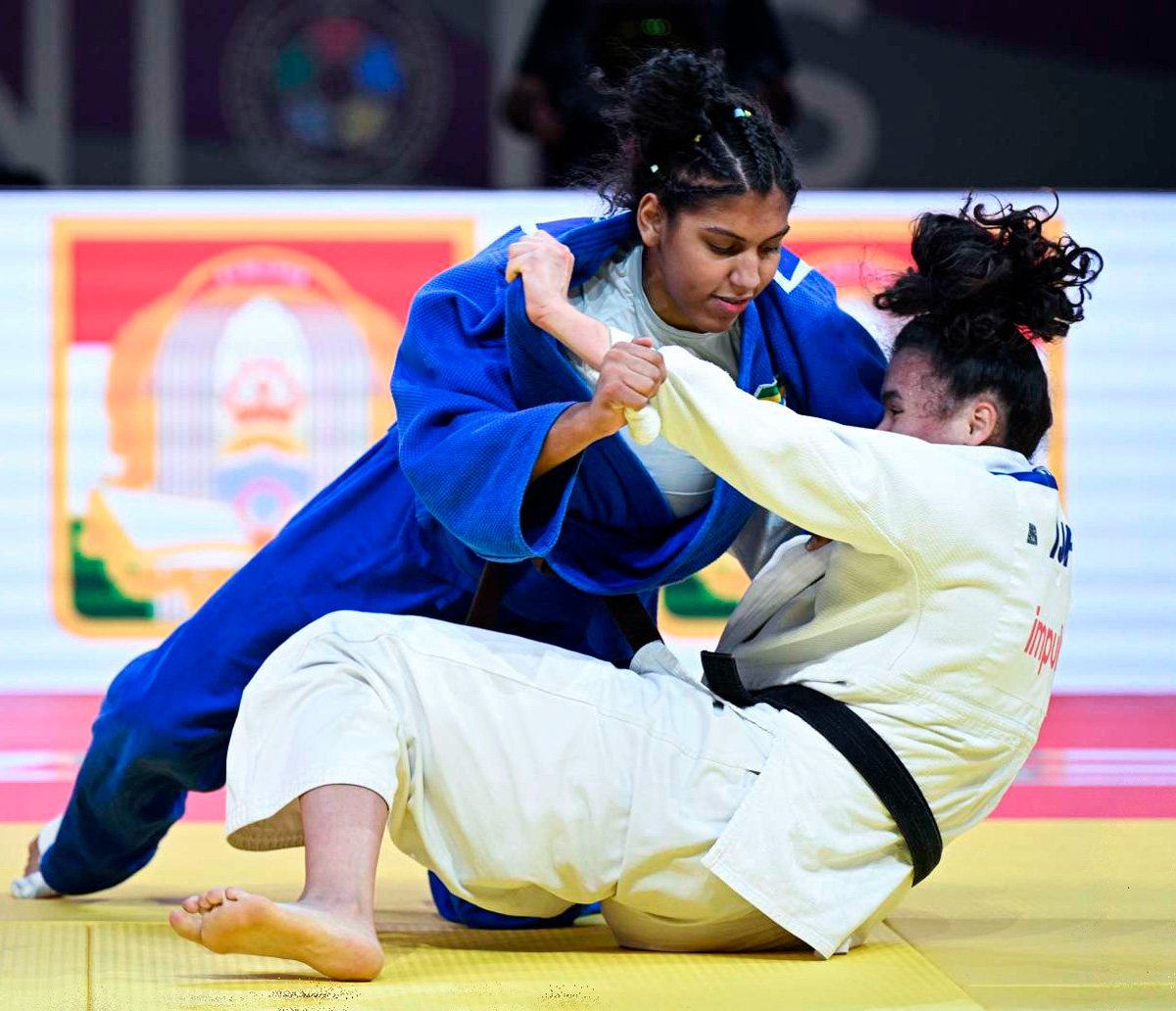 Dandara Camillo conquista a medalha no quarto dia do Mundial Júnior de Judô do Tajiquistão