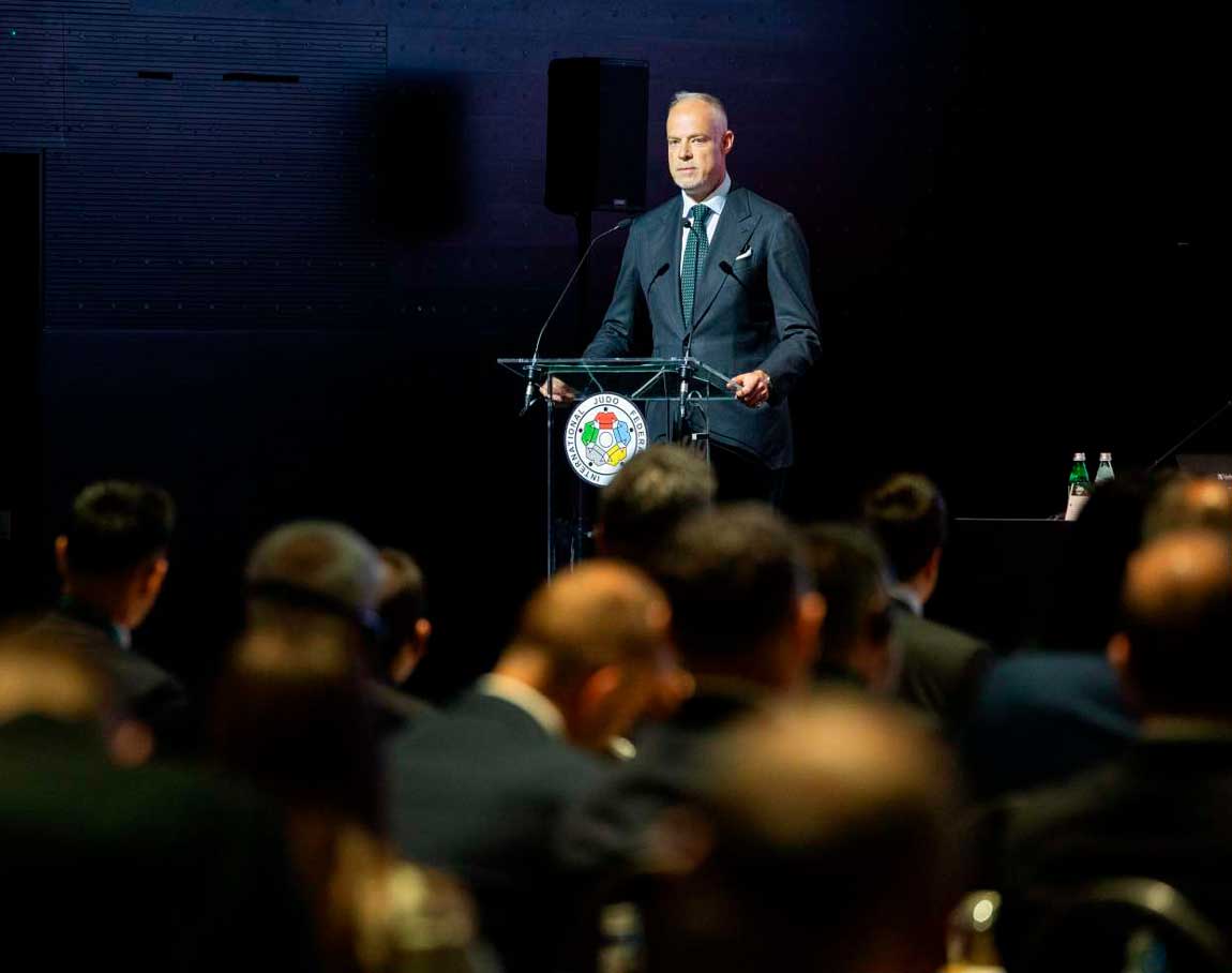 Ministro da Defesa da Hungria enaltece o judô e os valores do budô