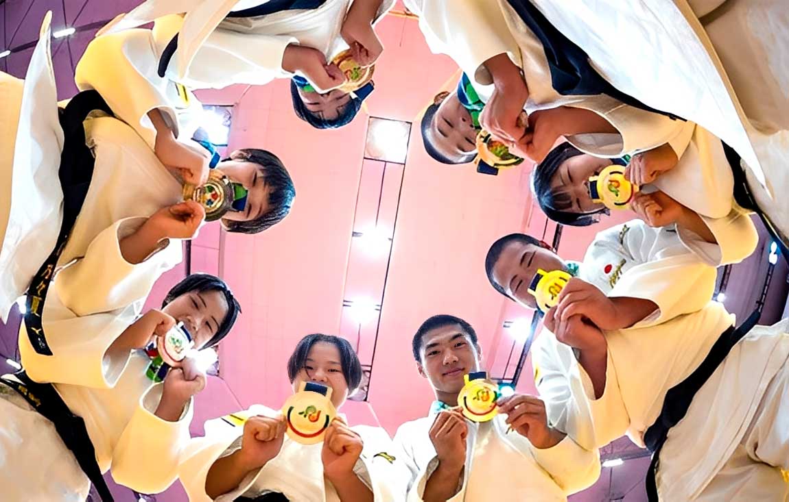 Japão retoma caminho da vitória e conquista bicampeonato mundial por equipes mistas em Sofia