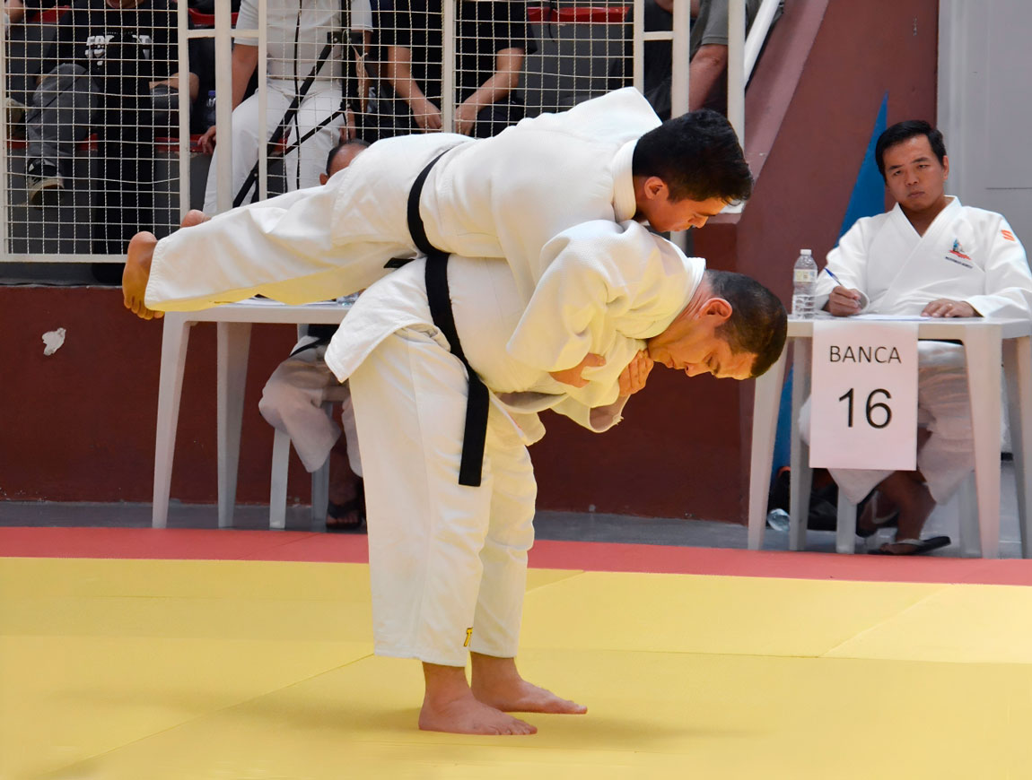 Federação Paulista de Judô realiza exame de graduação 2025 e promove mais de 300 faixas-pretas